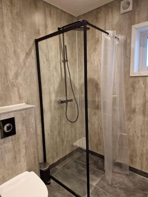 OyndarfjordurNew Flat With Hot Tub - No1アパートメント エクステリア 写真